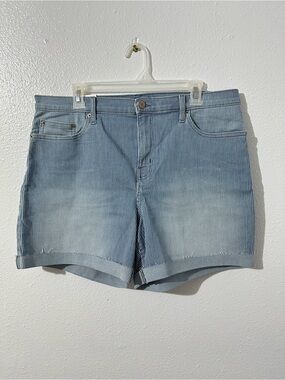 NWT Calvin Klein Jeans Womens Roll Cuff Denim Short Size 16 Railroad Strip